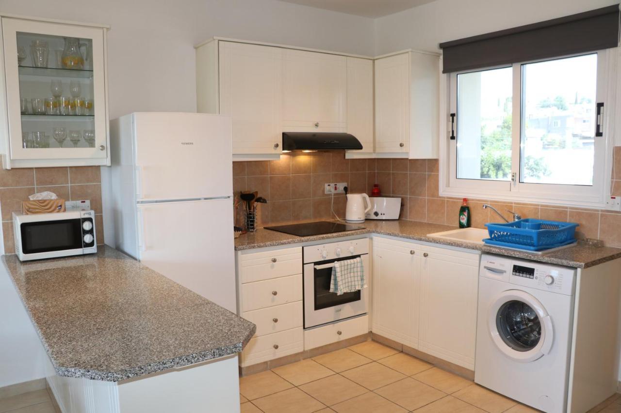 Sunset Apartment With Pool & 10 Mins To Venus Beach Paphos Luaran gambar
