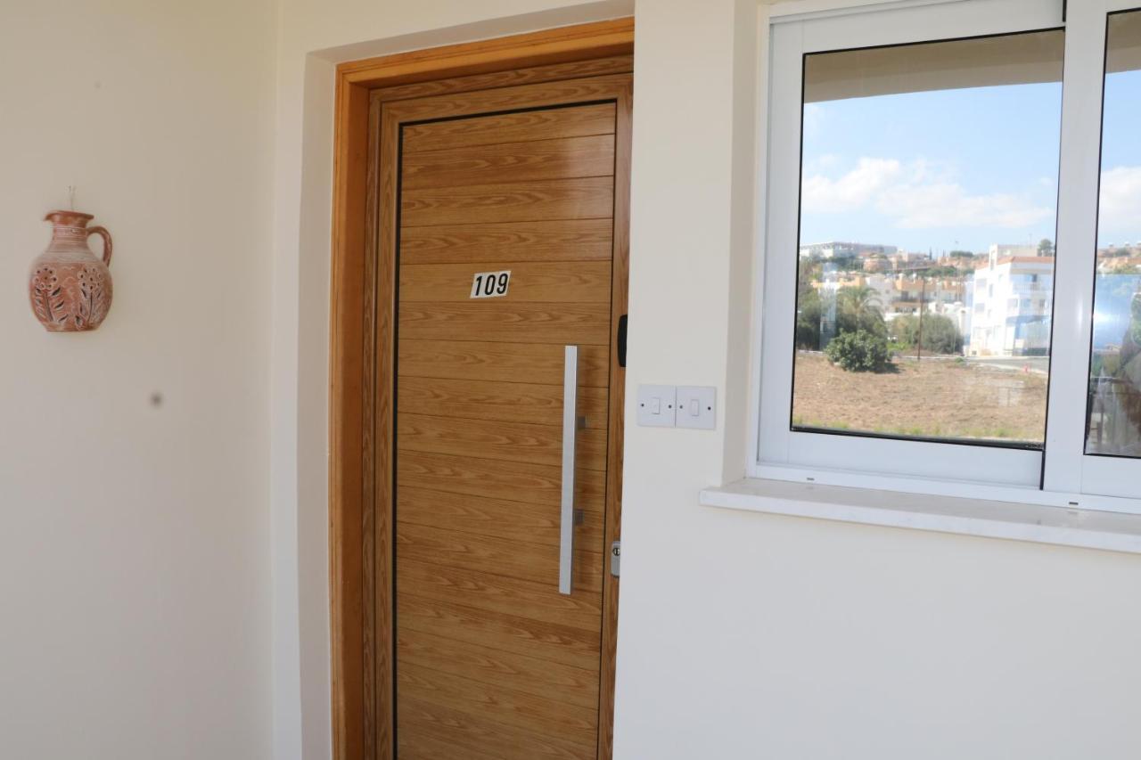 Sunset Apartment With Pool & 10 Mins To Venus Beach Paphos Luaran gambar